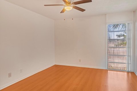 Condo in West Palm Beach, Florida, 2 bedrooms  № 2082187 - photo 10