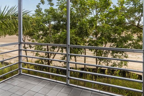 Condo in West Palm Beach, Florida, 2 bedrooms  № 2082187 - photo 15