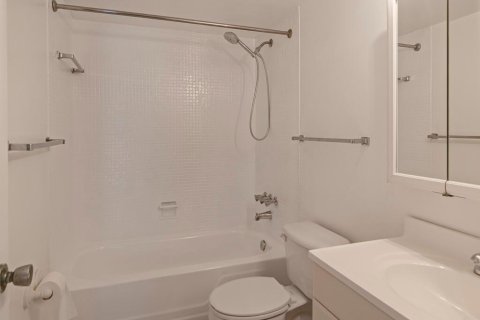 Condo in West Palm Beach, Florida, 2 bedrooms  № 2082187 - photo 14