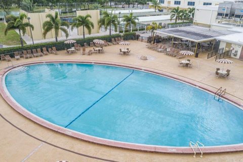 Condo in West Palm Beach, Florida, 2 bedrooms  № 2082187 - photo 24