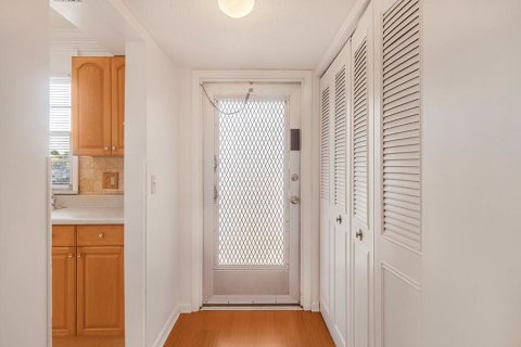 Condo in West Palm Beach, Florida, 2 bedrooms  № 2082187 - photo 3