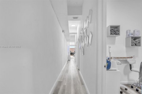 Propiedad comercial en venta en Coral Gables, Florida № 1599776 - foto 11