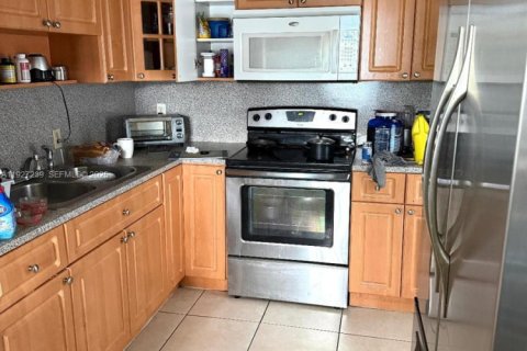 Casa en venta en Miami, Florida, 3 dormitorios, 143.81 m2 № 1986216 - foto 3