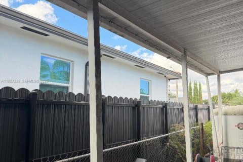 Casa en venta en Miami, Florida, 3 dormitorios, 143.81 m2 № 1986216 - foto 2