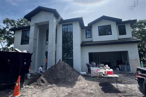 House in Orlando, Florida 5 bedrooms, 390.84 sq.m. № 2147467 - photo 3
