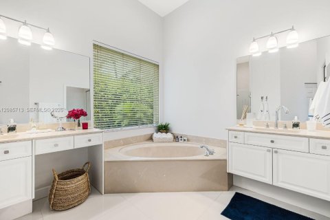 Casa en venta en Weston, Florida, 4 dormitorios, 295.06 m2 № 2355567 - foto 24