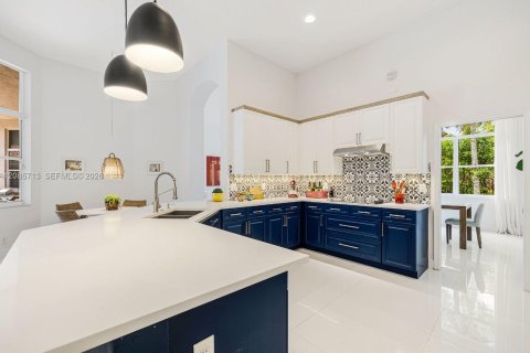 Casa en venta en Weston, Florida, 4 dormitorios, 295.06 m2 № 2355567 - foto 13