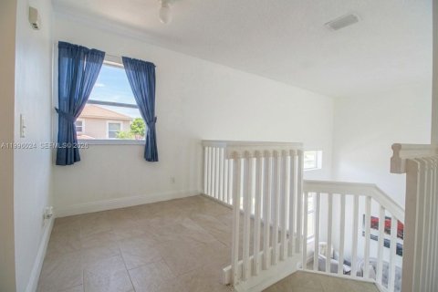 House in Homestead, Florida 4 bedrooms, 190.64 sq.m. № 2059439 - photo 15