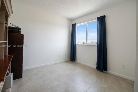 House in Homestead, Florida 4 bedrooms, 190.64 sq.m. № 2059439 - photo 7