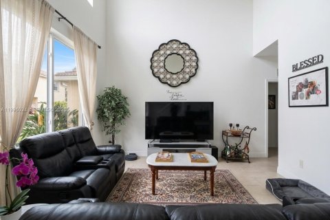 House in Homestead, Florida 4 bedrooms, 190.64 sq.m. № 2059439 - photo 23