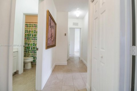 House in Homestead, Florida 4 bedrooms, 190.64 sq.m. № 2059439 - photo 16