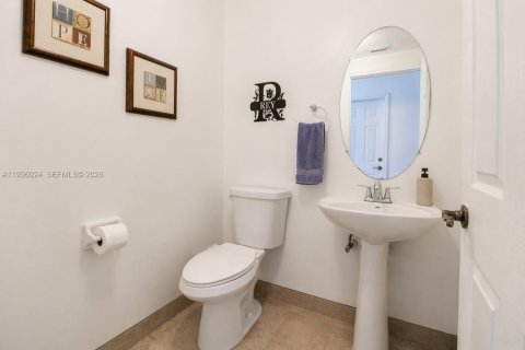 House in Homestead, Florida 4 bedrooms, 190.64 sq.m. № 2059439 - photo 12