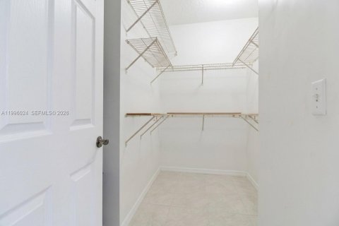 House in Homestead, Florida 4 bedrooms, 190.64 sq.m. № 2059439 - photo 27