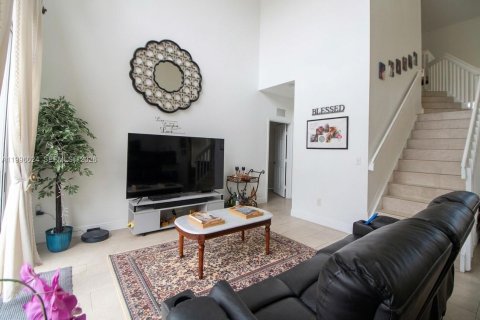 House in Homestead, Florida 4 bedrooms, 190.64 sq.m. № 2059439 - photo 24