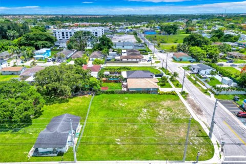 Propiedad comercial en venta en Miami, Florida № 2154142 - foto 19
