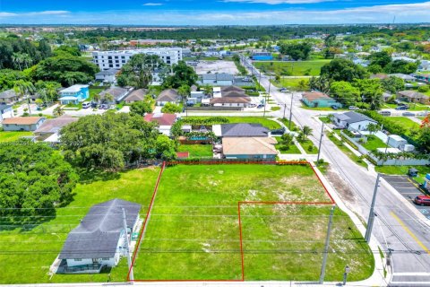 Propiedad comercial en venta en Miami, Florida № 2154142 - foto 18