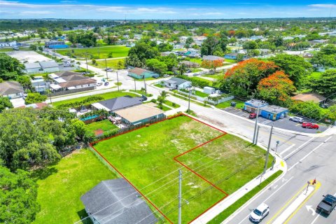 Propiedad comercial en venta en Miami, Florida № 2154142 - foto 11