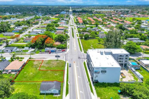 Propiedad comercial en venta en Miami, Florida № 2154142 - foto 9