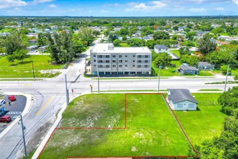 Propiedad comercial en venta en Miami, Florida № 2154142 - foto 10