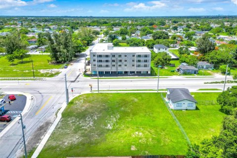 Propiedad comercial en venta en Miami, Florida № 2154142 - foto 4
