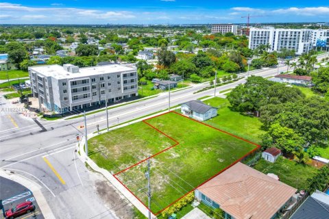 Propiedad comercial en venta en Miami, Florida № 2154142 - foto 1