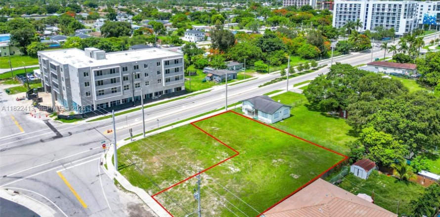Propiedad comercial en Miami, Florida № 2154142