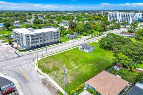 Propiedad comercial en venta en Miami, Florida № 2154142 - foto 14