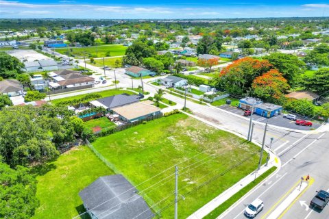 Propiedad comercial en venta en Miami, Florida № 2154142 - foto 20