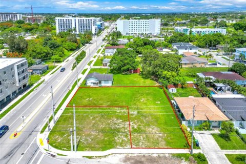 Propiedad comercial en venta en Miami, Florida № 2154142 - foto 15