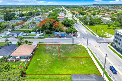 Propiedad comercial en venta en Miami, Florida № 2154142 - foto 8