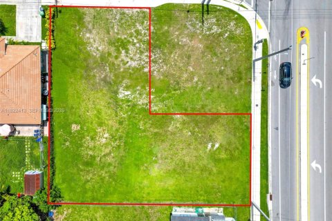 Propiedad comercial en venta en Miami, Florida № 2154142 - foto 3