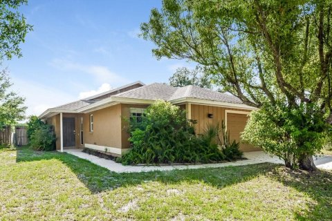 Villa ou maison à louer à Winter Springs, Floride: 4 chambres, 141.12 m2 № 2386088 - photo 3
