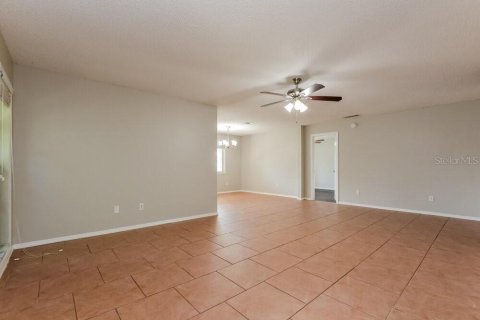Villa ou maison à louer à Winter Springs, Floride: 4 chambres, 141.12 m2 № 2386088 - photo 5