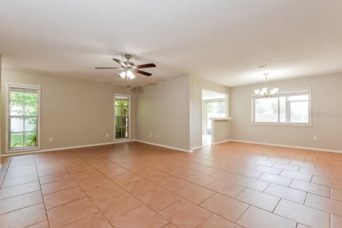 Villa ou maison à louer à Winter Springs, Floride: 4 chambres, 141.12 m2 № 2386088 - photo 4