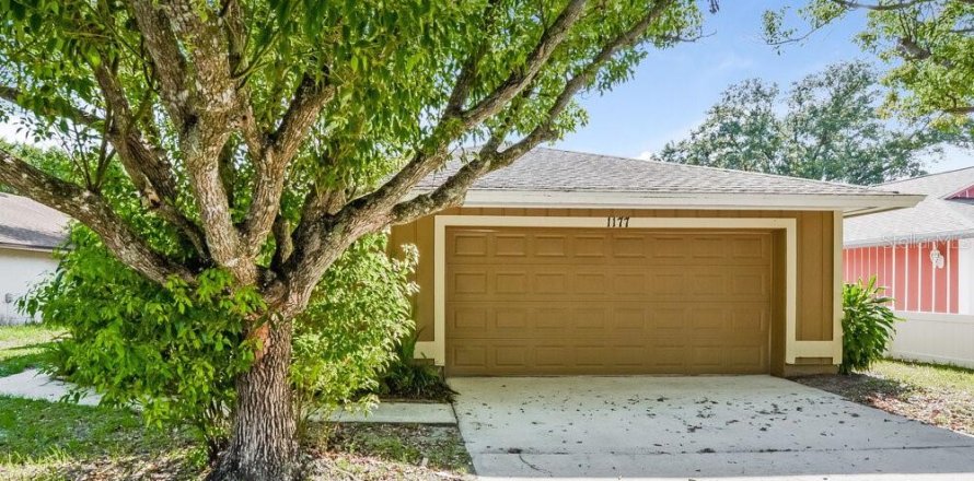 Villa ou maison à Winter Springs, Floride 4 chambres, 141.12 m2 № 2386088