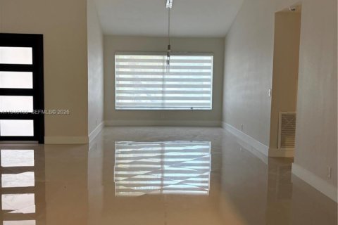 House in Pembroke Pines, Florida 4 bedrooms, 263.75 sq.m. № 2003586 - photo 6