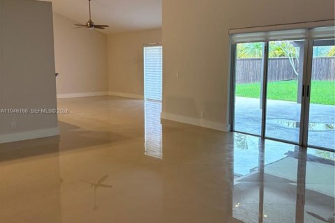 House in Pembroke Pines, Florida 4 bedrooms, 263.75 sq.m. № 2003586 - photo 4