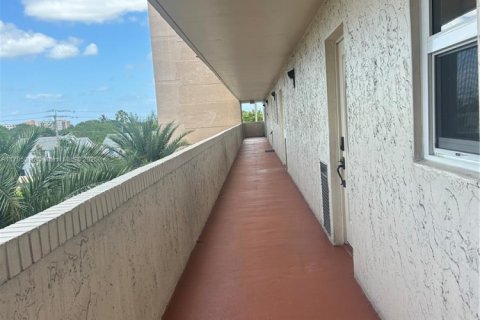 Снять в аренду кондоминиум в Пемброк-Пайнс, Флорида 1 спальня, 74.32м2, № 1958009 - фото 30