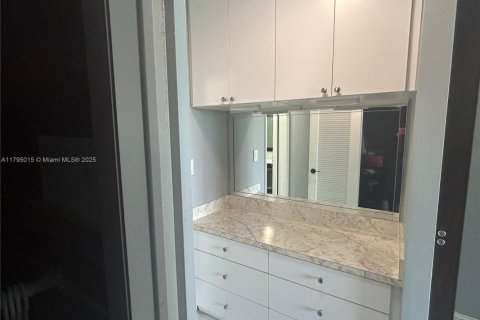 Снять в аренду кондоминиум в Пемброк-Пайнс, Флорида 1 спальня, 74.32м2, № 1958009 - фото 21