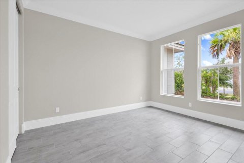 Casa en venta en Port St. Lucie, Florida, 5 dormitorios, 264.21 m2 № 2382889 - foto 22