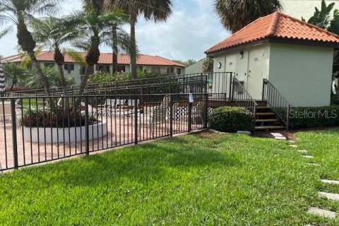 Condo in Saint Petersburg, Florida, 2 bedrooms  № 1316875 - photo 23