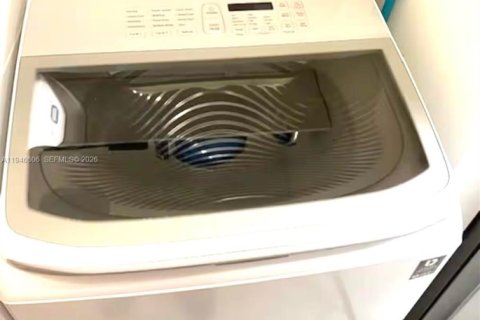 Condo in Aventura, Florida, 1 bedroom  № 2002938 - photo 18