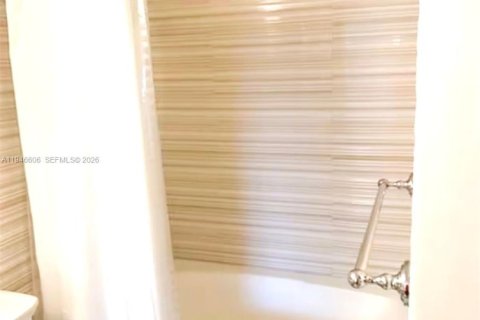 Condo in Aventura, Florida, 1 bedroom  № 2002938 - photo 14