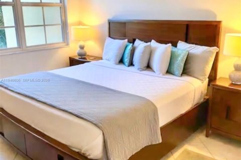 Condo in Aventura, Florida, 1 bedroom  № 2002938 - photo 11