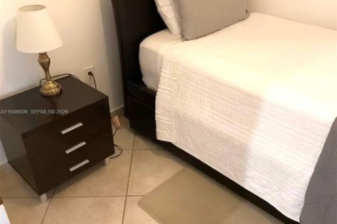 Condo in Aventura, Florida, 1 bedroom  № 2002938 - photo 17