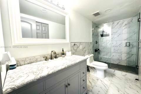 Copropriété à louer à Hollywood, Floride: 2 chambres, 128.21 m2 № 1982385 - photo 9