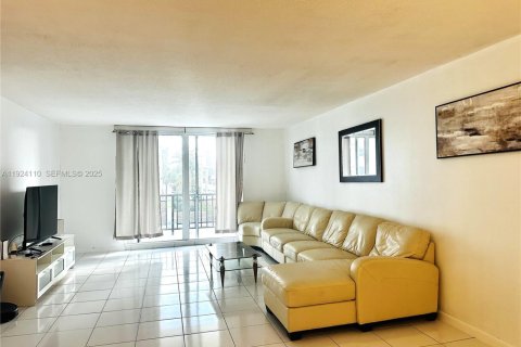 Copropriété à louer à Hollywood, Floride: 2 chambres, 128.21 m2 № 1982385 - photo 4