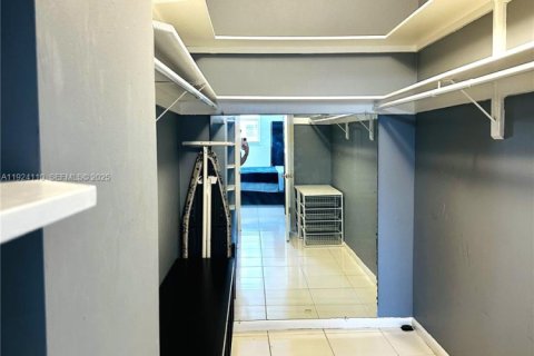 Copropriété à louer à Hollywood, Floride: 2 chambres, 128.21 m2 № 1982385 - photo 10