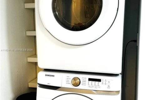 Copropriété à louer à Hollywood, Floride: 2 chambres, 128.21 m2 № 1982385 - photo 3