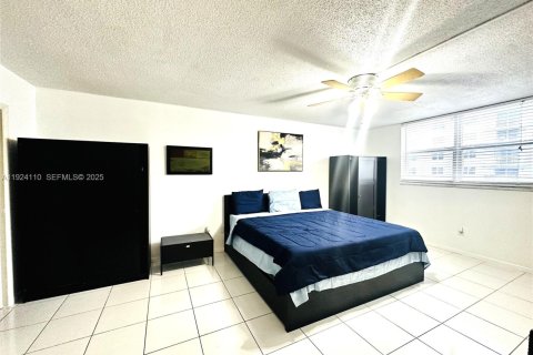 Copropriété à louer à Hollywood, Floride: 2 chambres, 128.21 m2 № 1982385 - photo 8